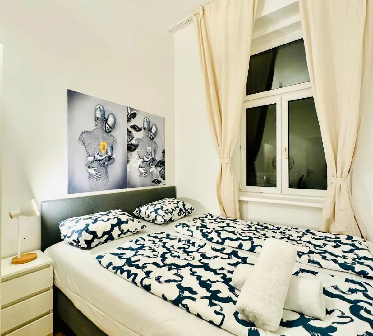 Charming 5Br Shared Apt, Minutes From Atzgersdorf Vienna Apartment