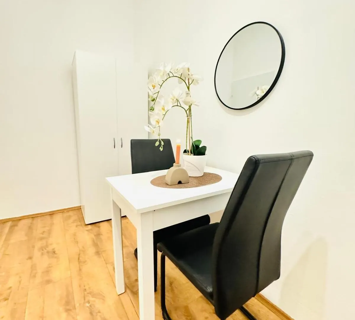 Charming 5Br Shared Apt, Minutes From Atzgersdorf Viena