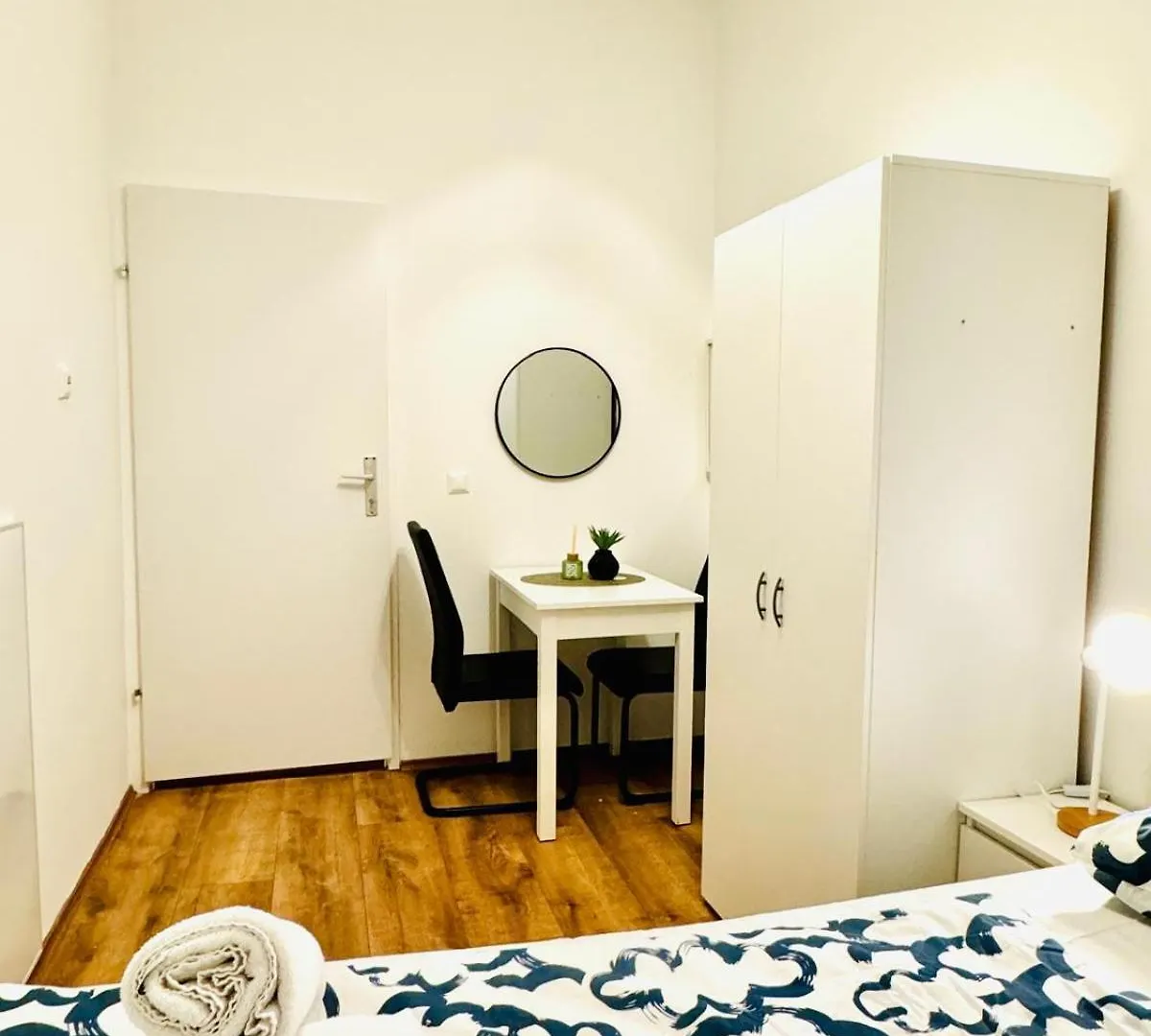 Apartment Charming 5Br Shared Apt, Minutes From Atzgersdorf Vienna Austria
