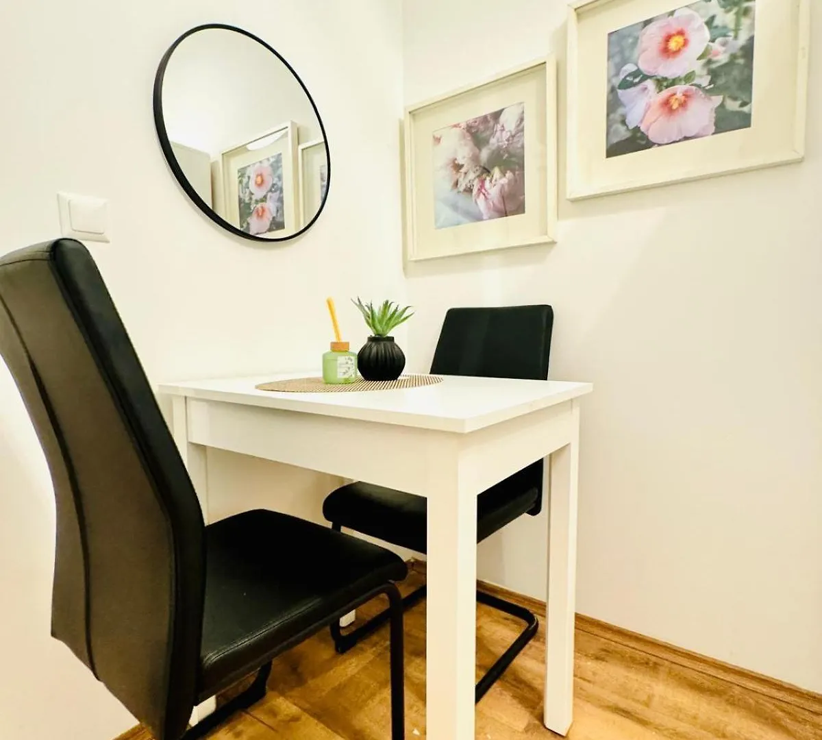 Apartamento Charming 5Br Shared Apt, Minutes From Atzgersdorf Viena
