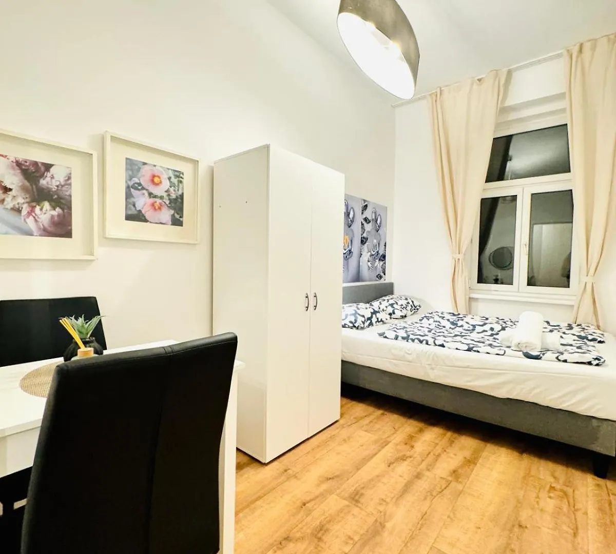 Charming 5Br Shared Apt, Minutes From Atzgersdorf Vienna Austria