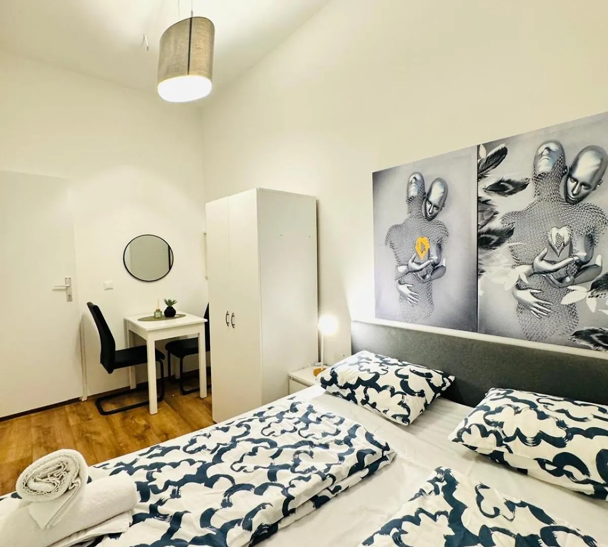 Charming 5Br Shared Apt, Minutes From Atzgersdorf Vienna 0*,  Austria