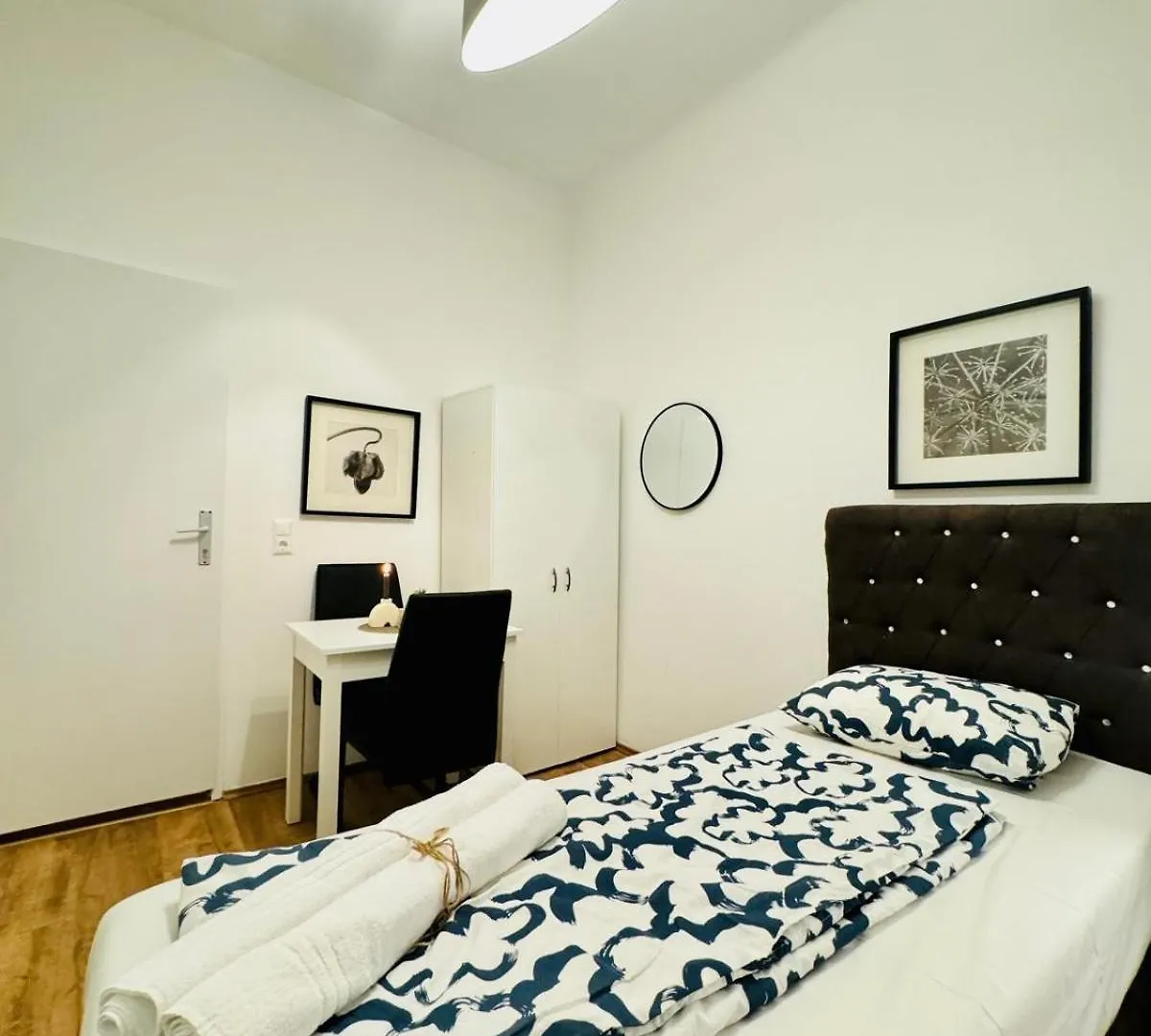 Charming 5Br Shared Apt, Minutes From Atzgersdorf Vienna 0*,
