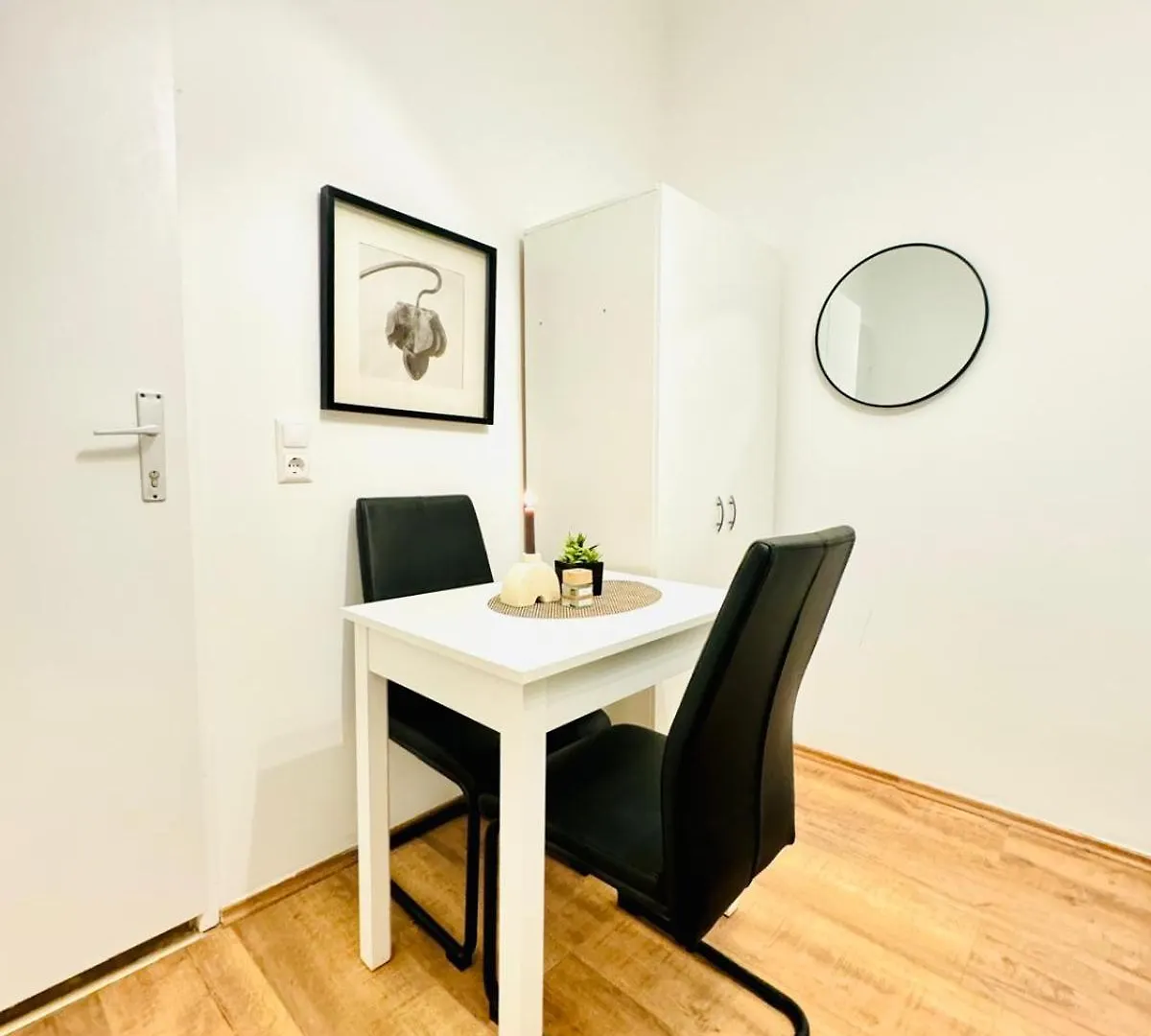 Charming 5Br Shared Apt, Minutes From Atzgersdorf Vienna Apartment
