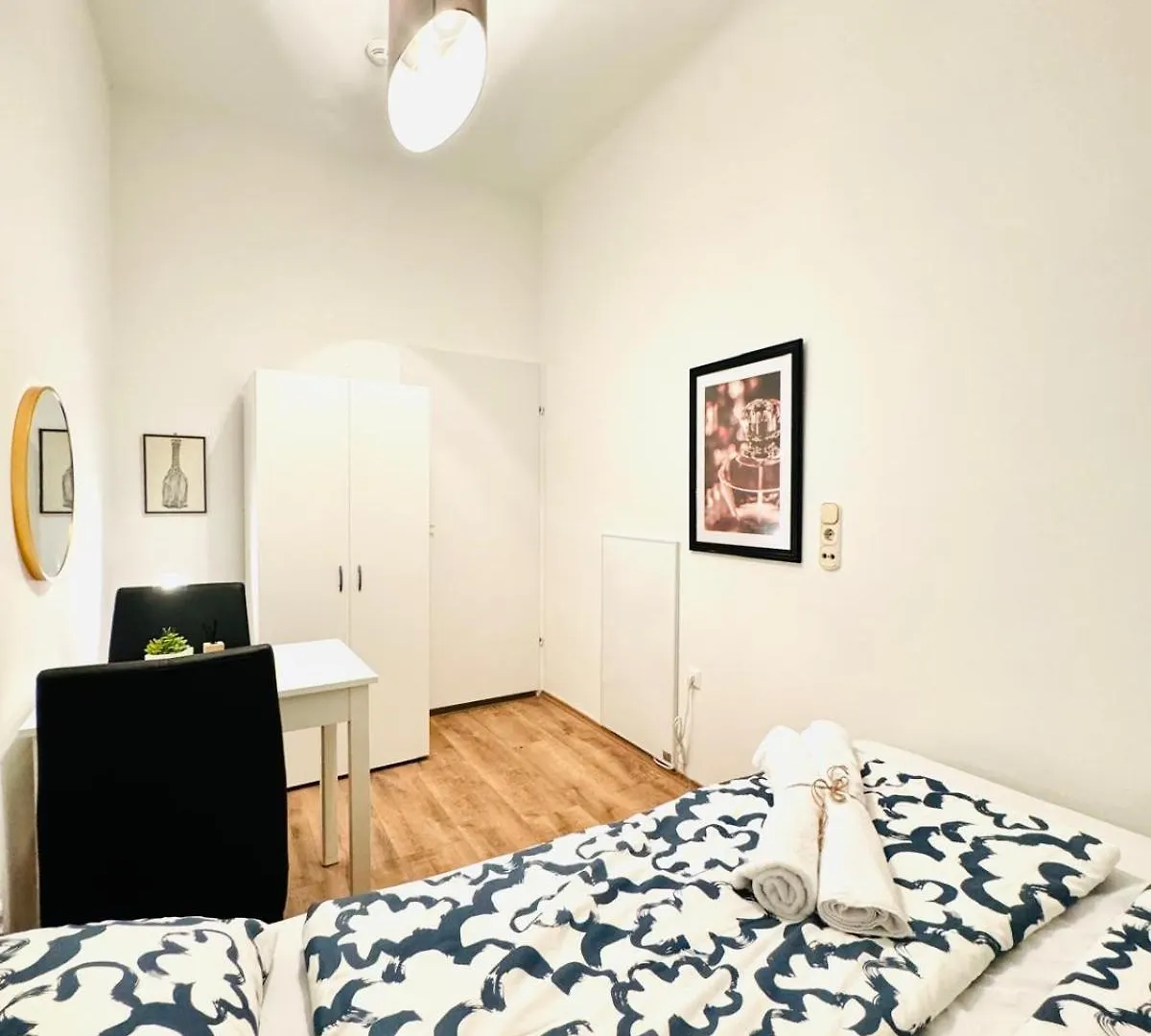 Charming 5Br Shared Apt, Minutes From Atzgersdorf Vienna Apartment