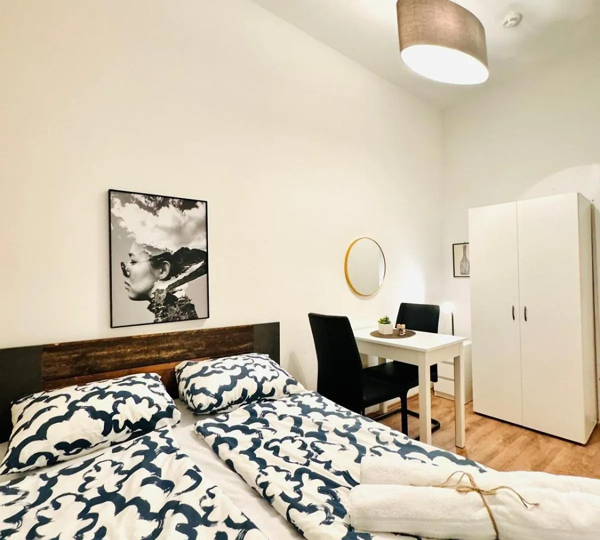 Charming 5Br Shared Apt, Minutes From Atzgersdorf Viena Austria