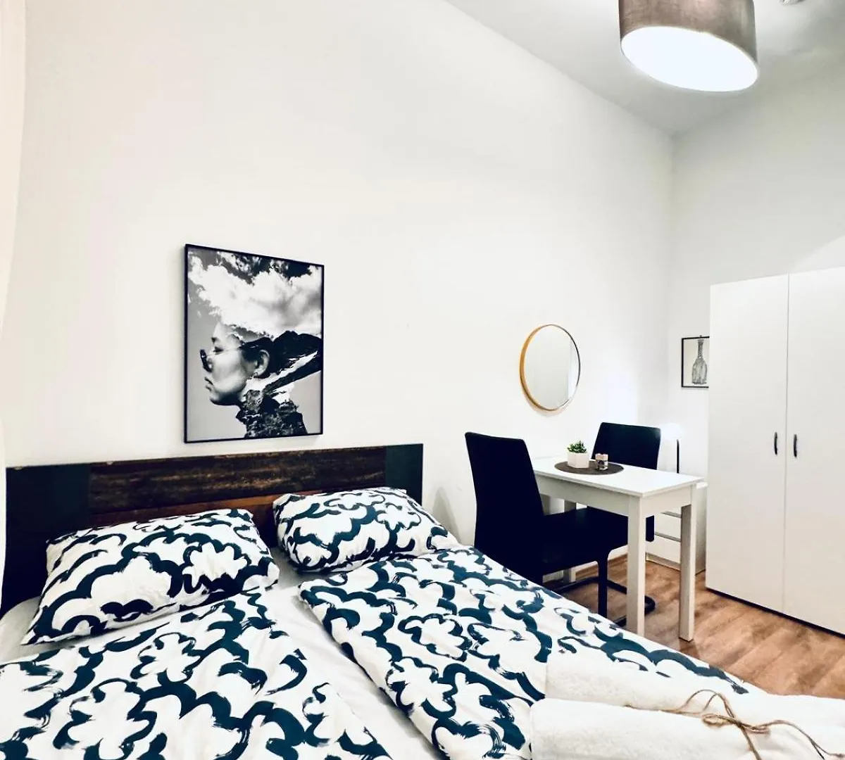 Apartamento Charming 5Br Shared Apt, Minutes From Atzgersdorf Viena