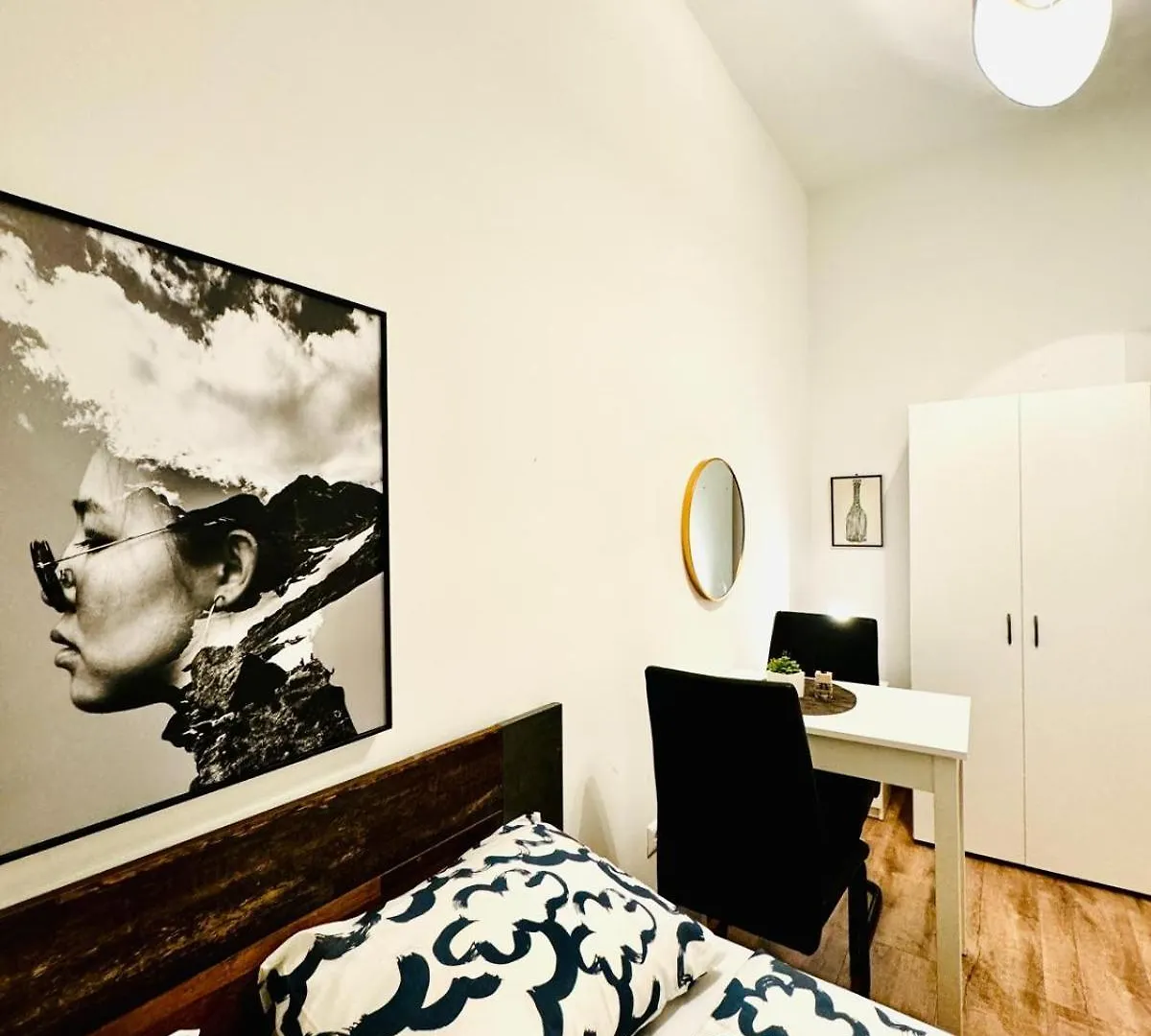 Charming 5Br Shared Apt, Minutes From Atzgersdorf Viena