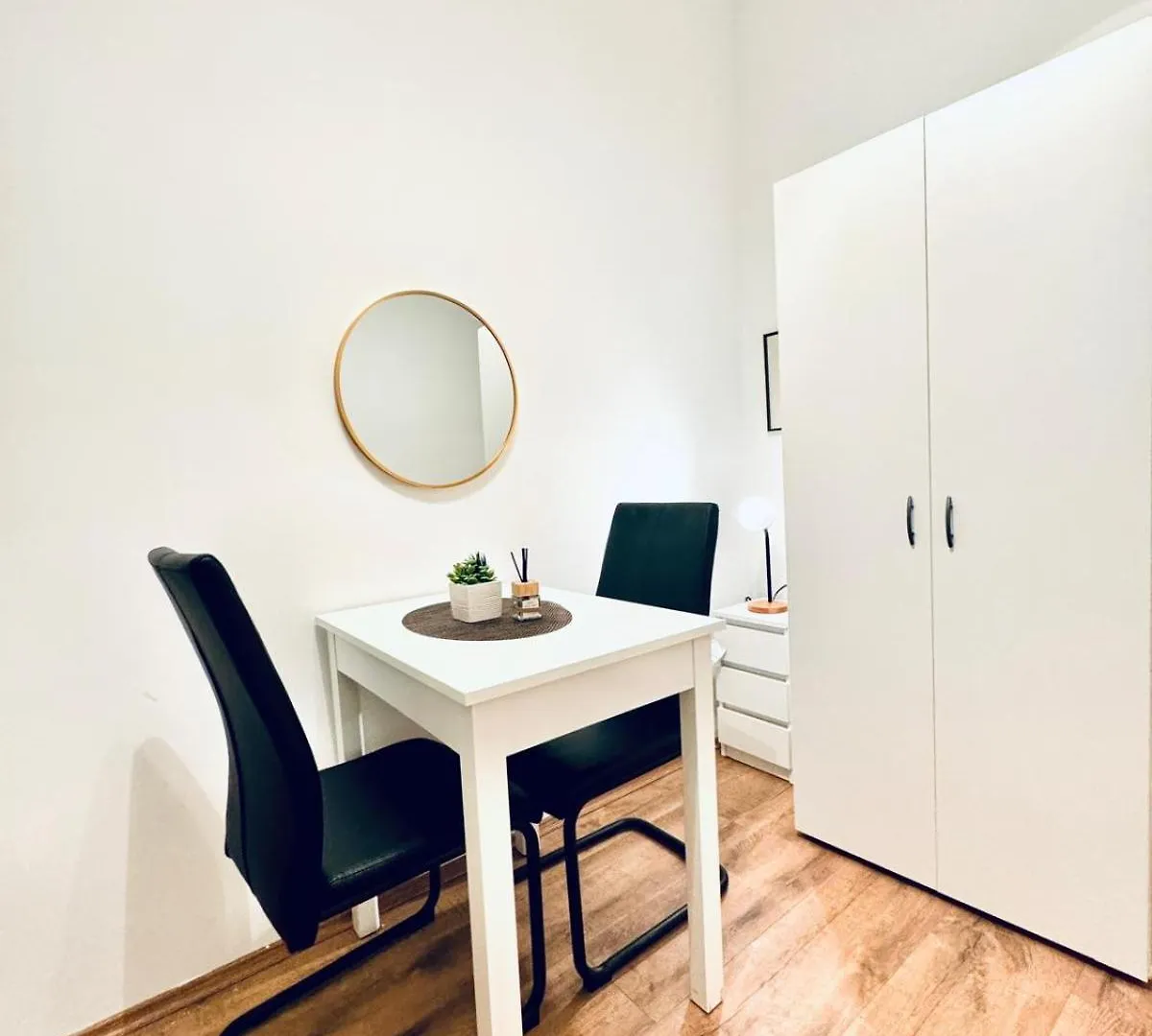 Apartment Charming 5Br Shared Apt, Minutes From Atzgersdorf Vienna