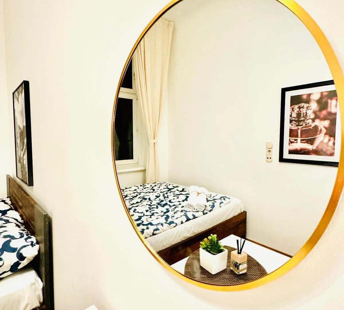 Charming 5Br Shared Apt, Minutes From Atzgersdorf Vienna 0*,  Austria