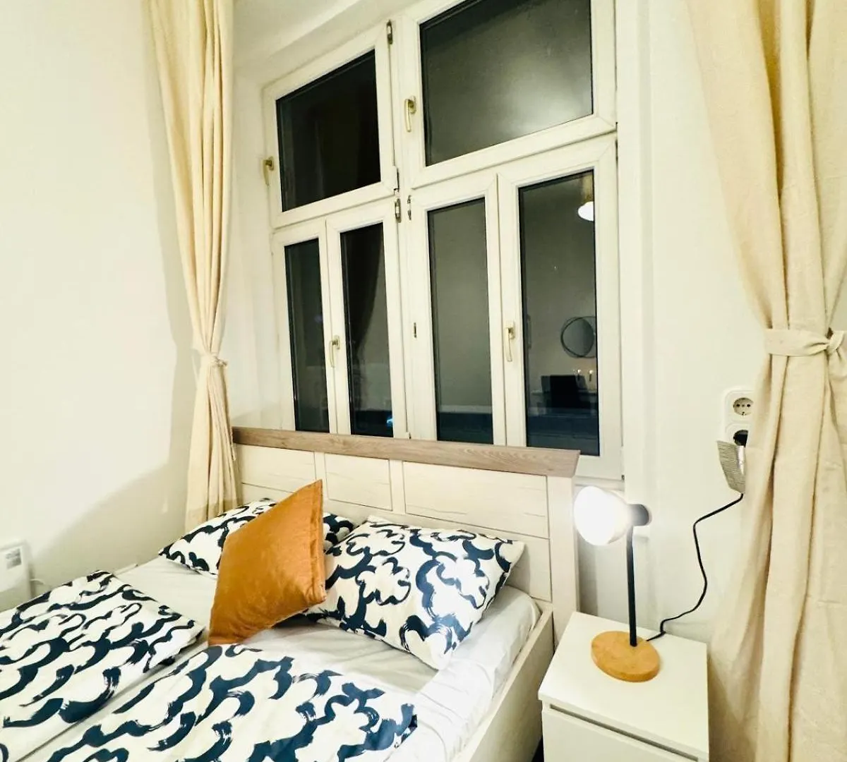Charming 5Br Shared Apt, Minutes From Atzgersdorf Vienna Apartment