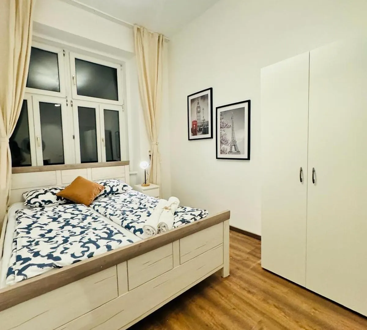 Charming 5Br Shared Apt, Minutes From Atzgersdorf Viena Austria