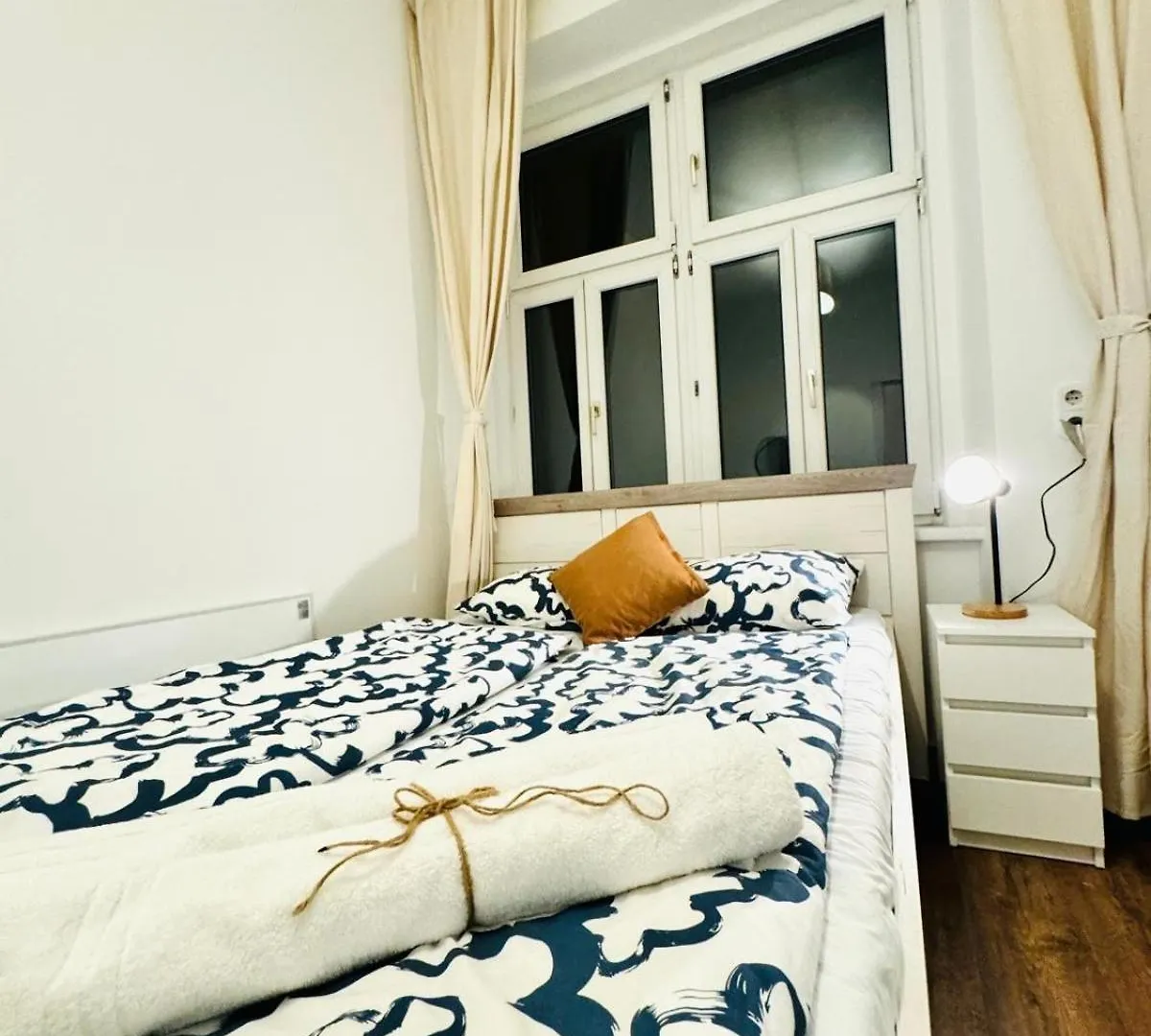 Charming 5Br Shared Apt, Minutes From Atzgersdorf Vienna 0*,  Austria