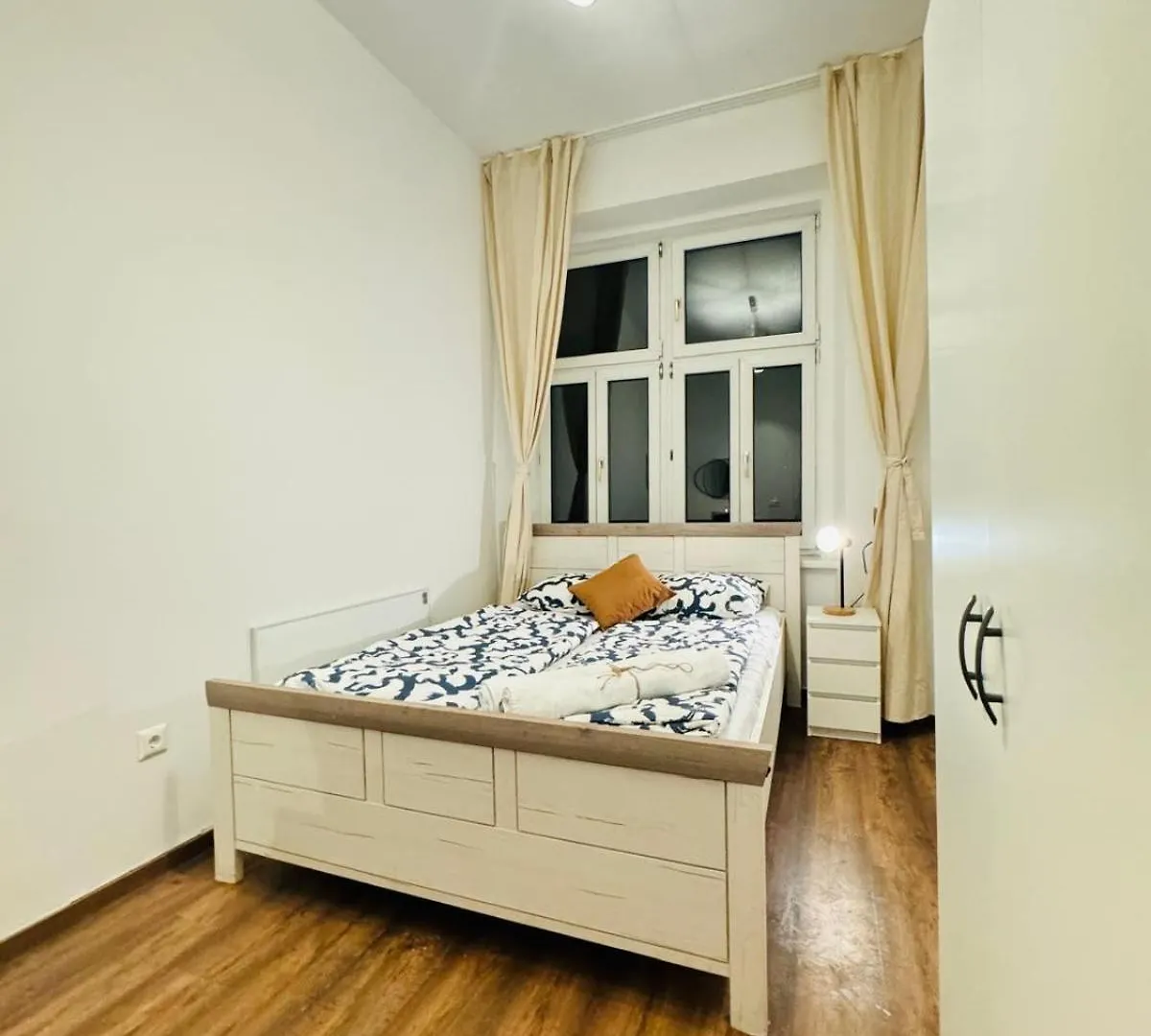 Charming 5Br Shared Apt, Minutes From Atzgersdorf Vienna 0*,