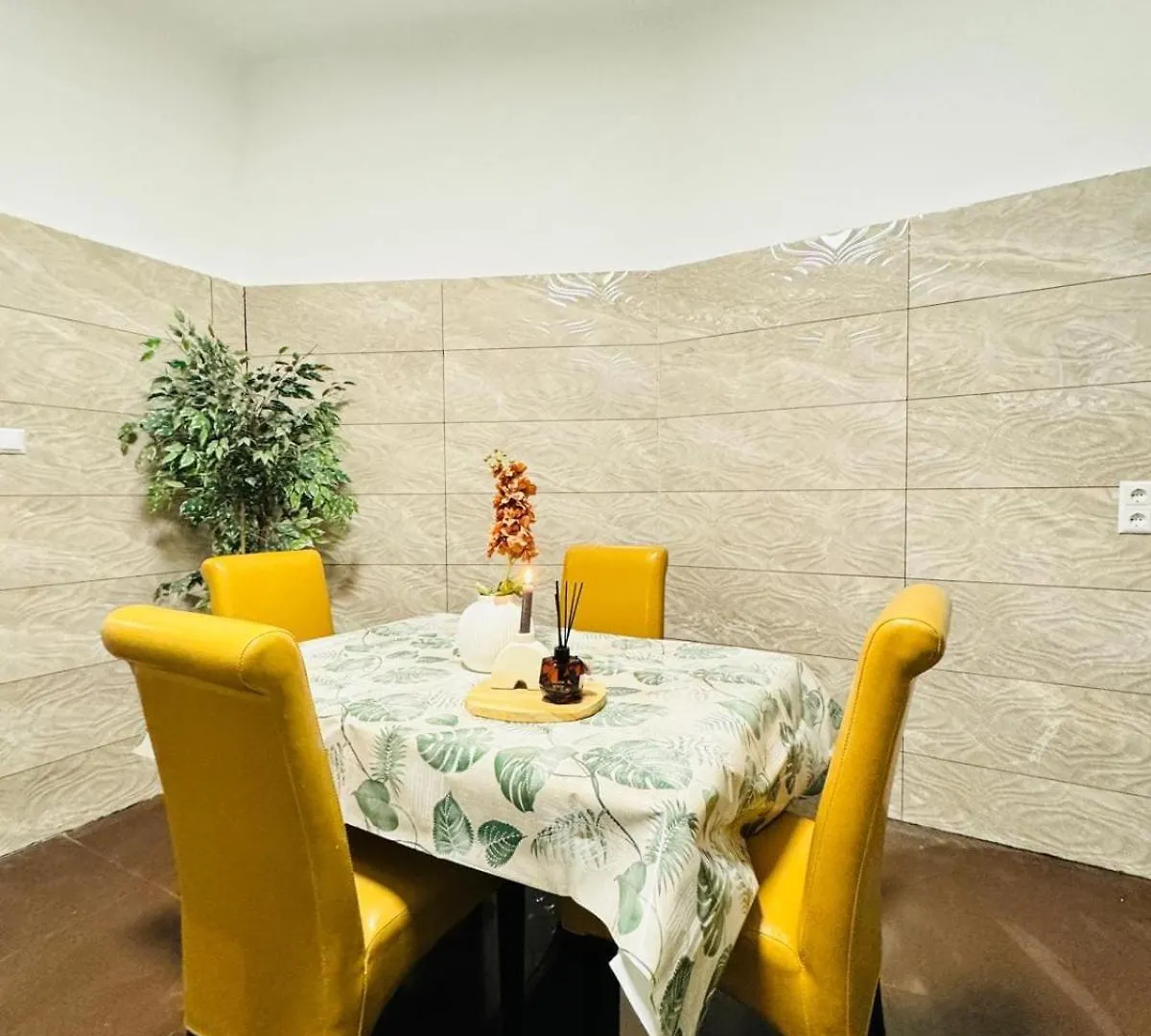 Charming 5Br Shared Apt, Minutes From Atzgersdorf Vienna Austria