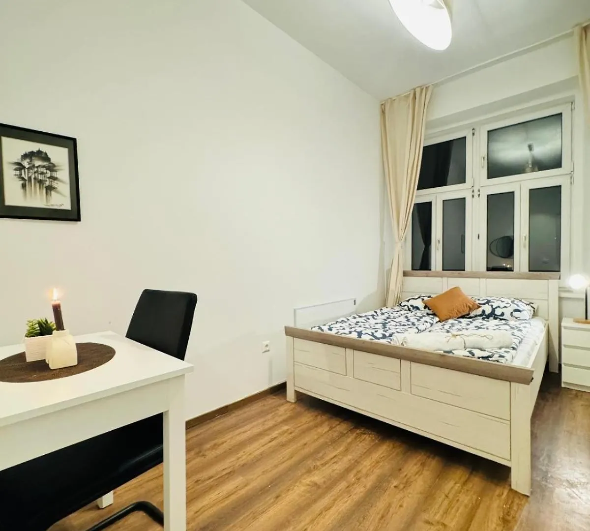 Apartamento Charming 5Br Shared Apt, Minutes From Atzgersdorf Viena