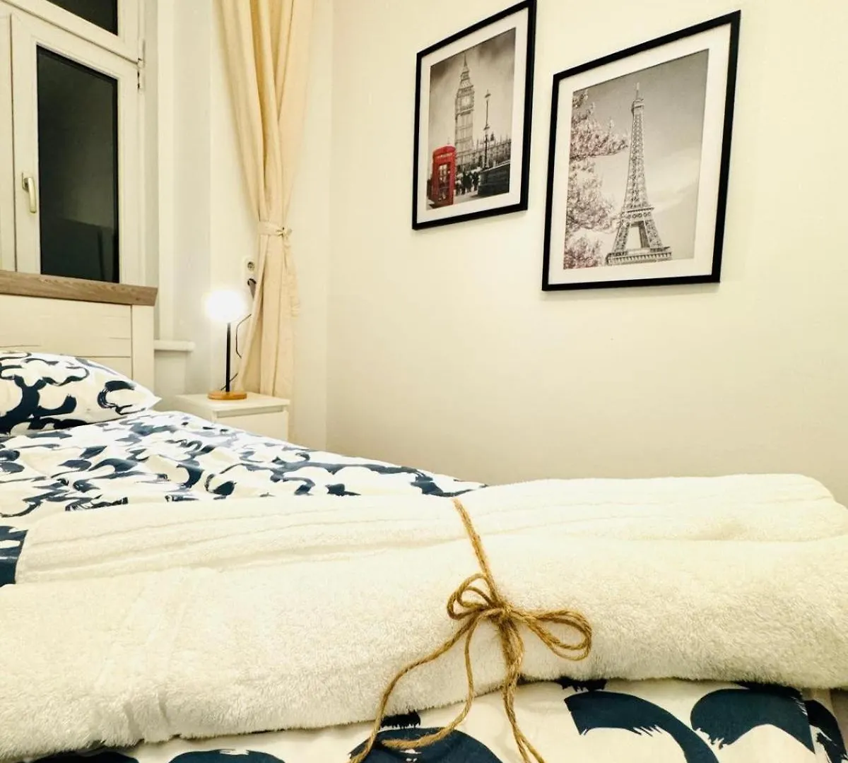 Charming 5Br Shared Apt, Minutes From Atzgersdorf Vienna 0*,  Austria