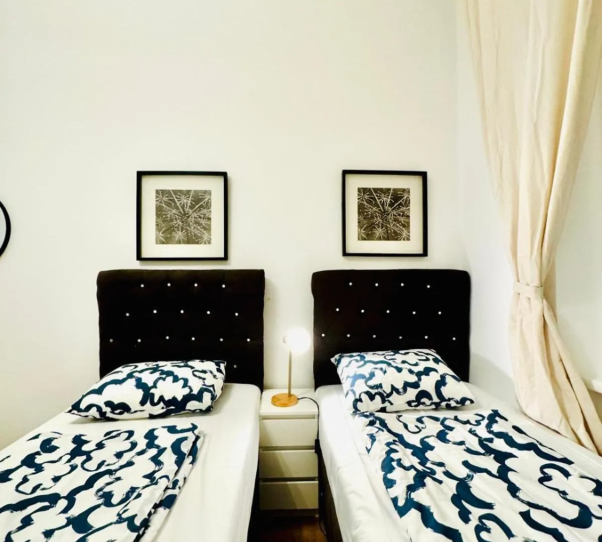 Charming 5Br Shared Apt, Minutes From Atzgersdorf Vienne Appartement